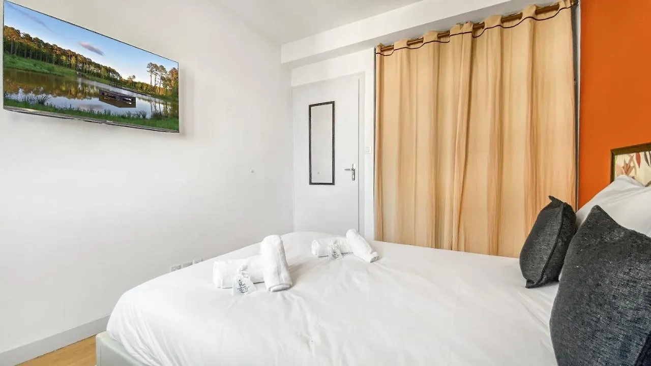 Homey Coloc Goodlife: Modern Shared Living with Private Rooms & Tram Access Ambilly 0*,  France
