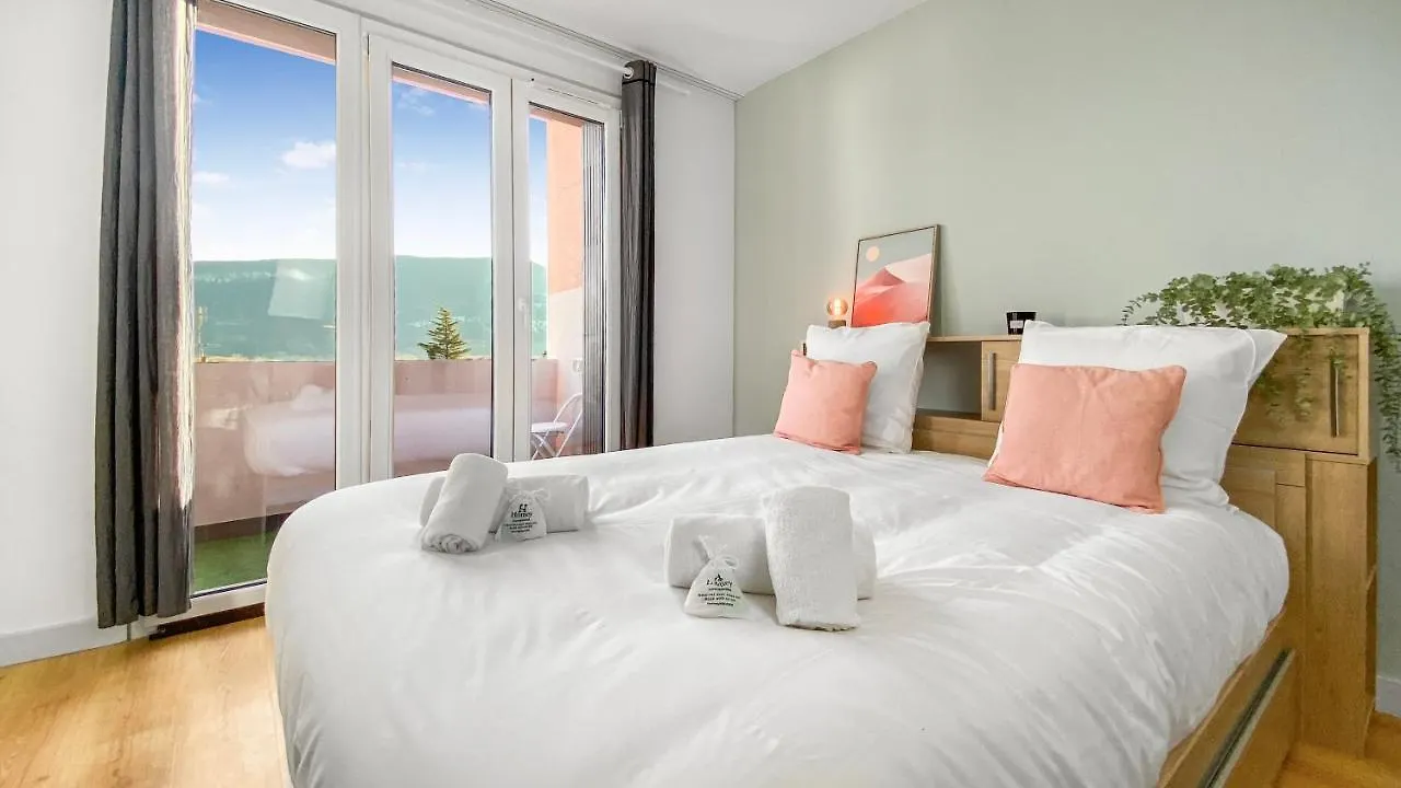 Homey Coloc Goodlife: Modern Shared Living with Private Rooms & Tram Access Ambilly Guest house