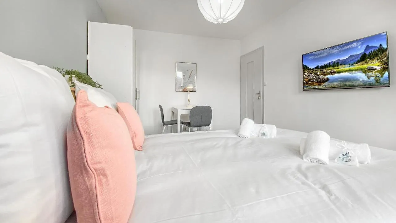 Homey Coloc Goodlife: Modern Shared Living with Private Rooms & Tram Access Ambilly Guest house