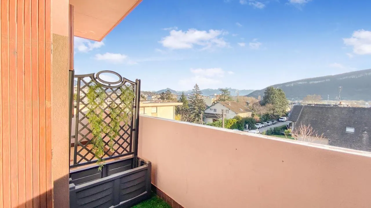 Guest house Homey Coloc Goodlife: Modern Shared Living with Private Rooms & Tram Access Ambilly